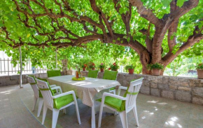 Ferienhaus Maric Mit Terrasse Und Balkon